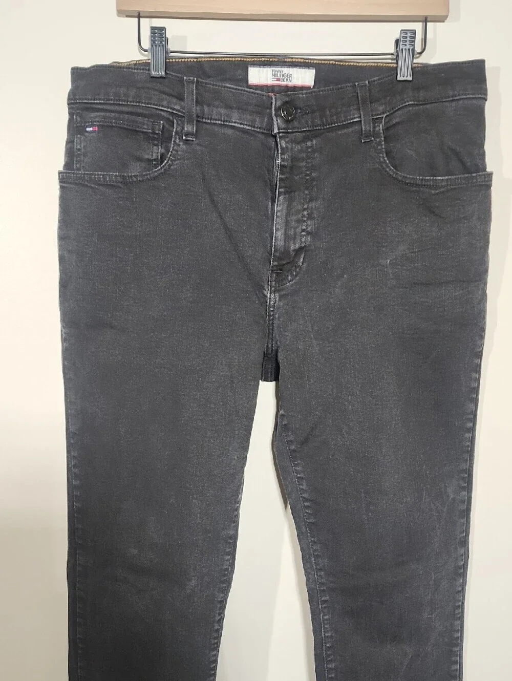 Tommy Hilfiger Men's Slim Straight Jeans in Black